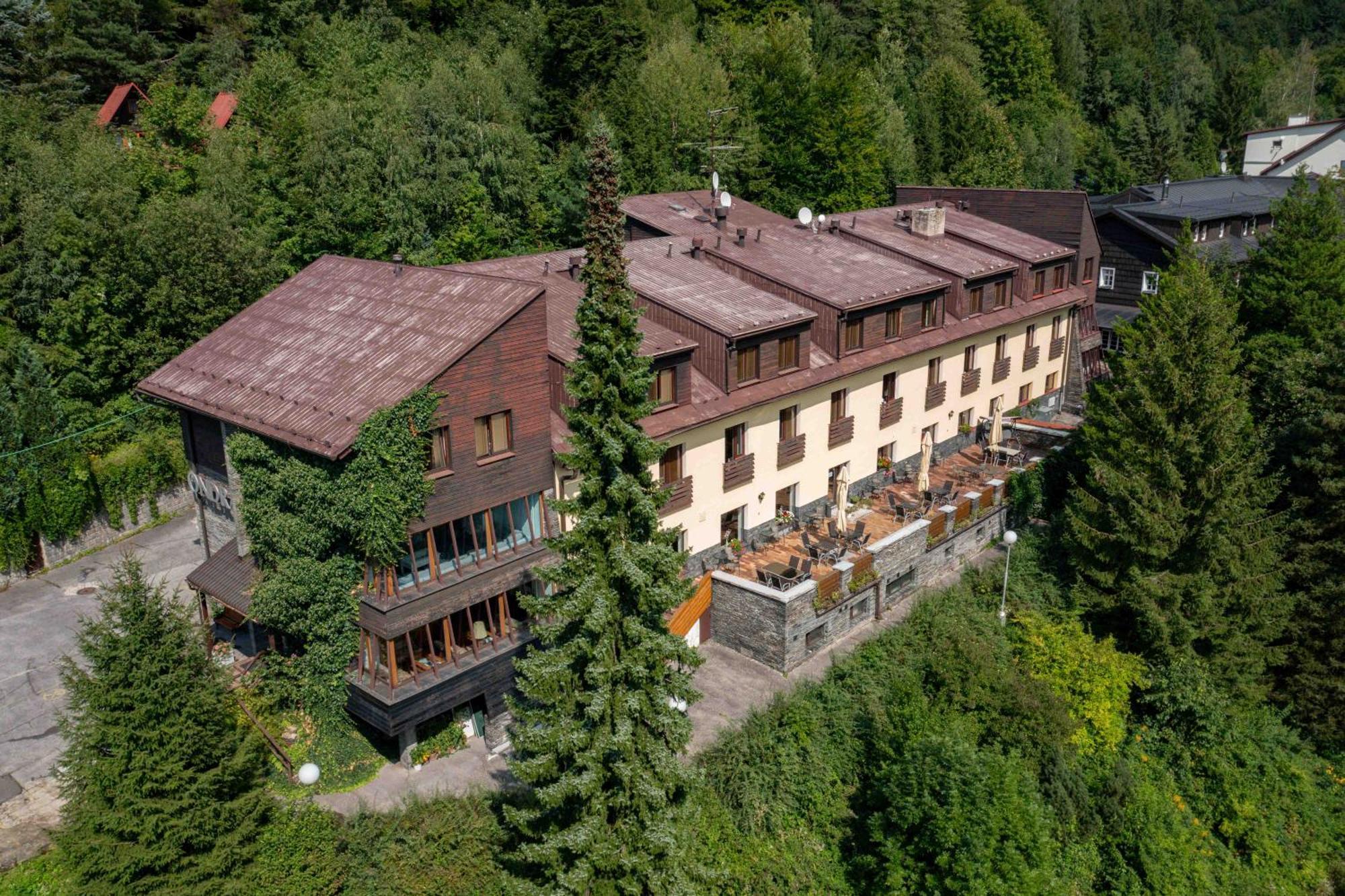 Hotel Ondras Z Beskyd Остравице Экстерьер фото